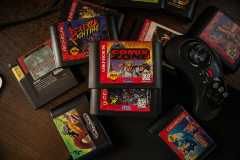 Coleção de cartuchos e jogos clássicos usada para ilustrar ports nativos no PC