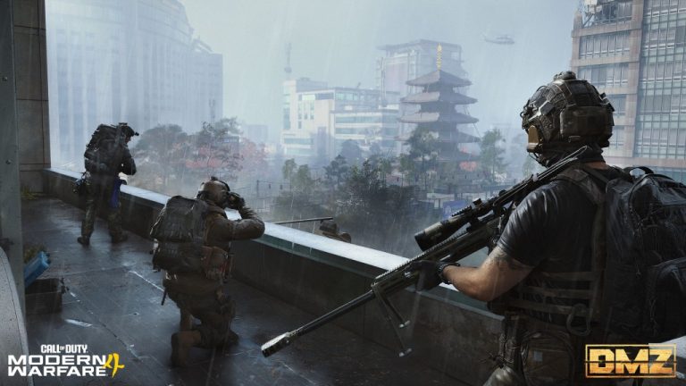 Operadores armados se abrigam em cobertura na cidade chuvosa de Hajin, cena de Modern Warfare 4 DMZ